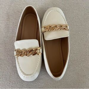 Elegant Cream Loafers with Gold Chain Accent NWOT